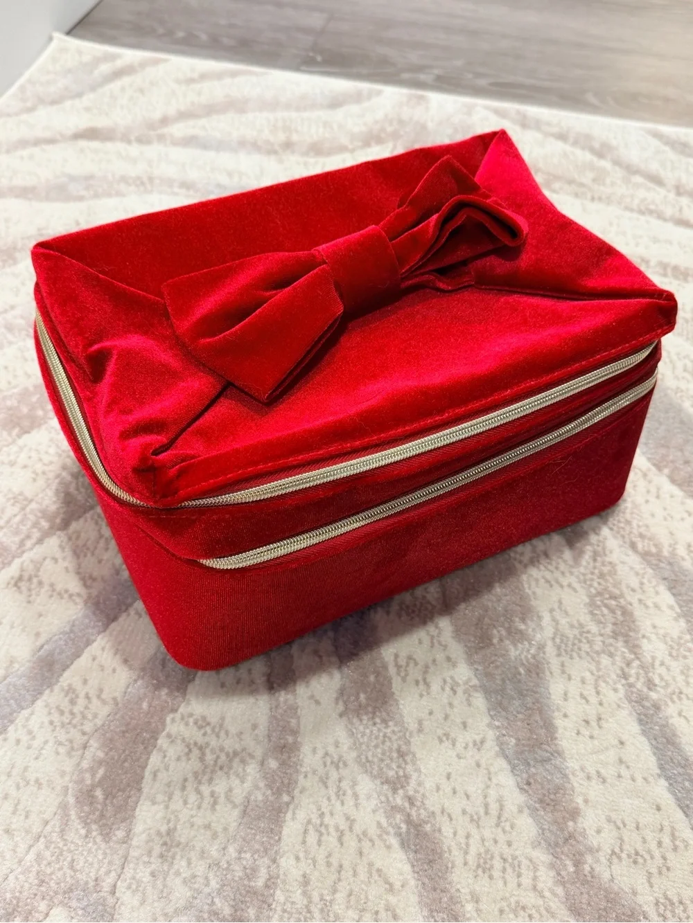 Estee lauder Red Velvet Bow Cosmetic Case
